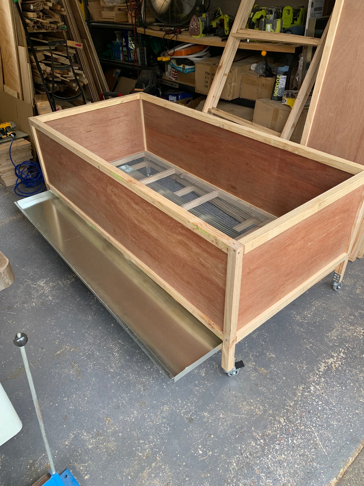 Brooder large