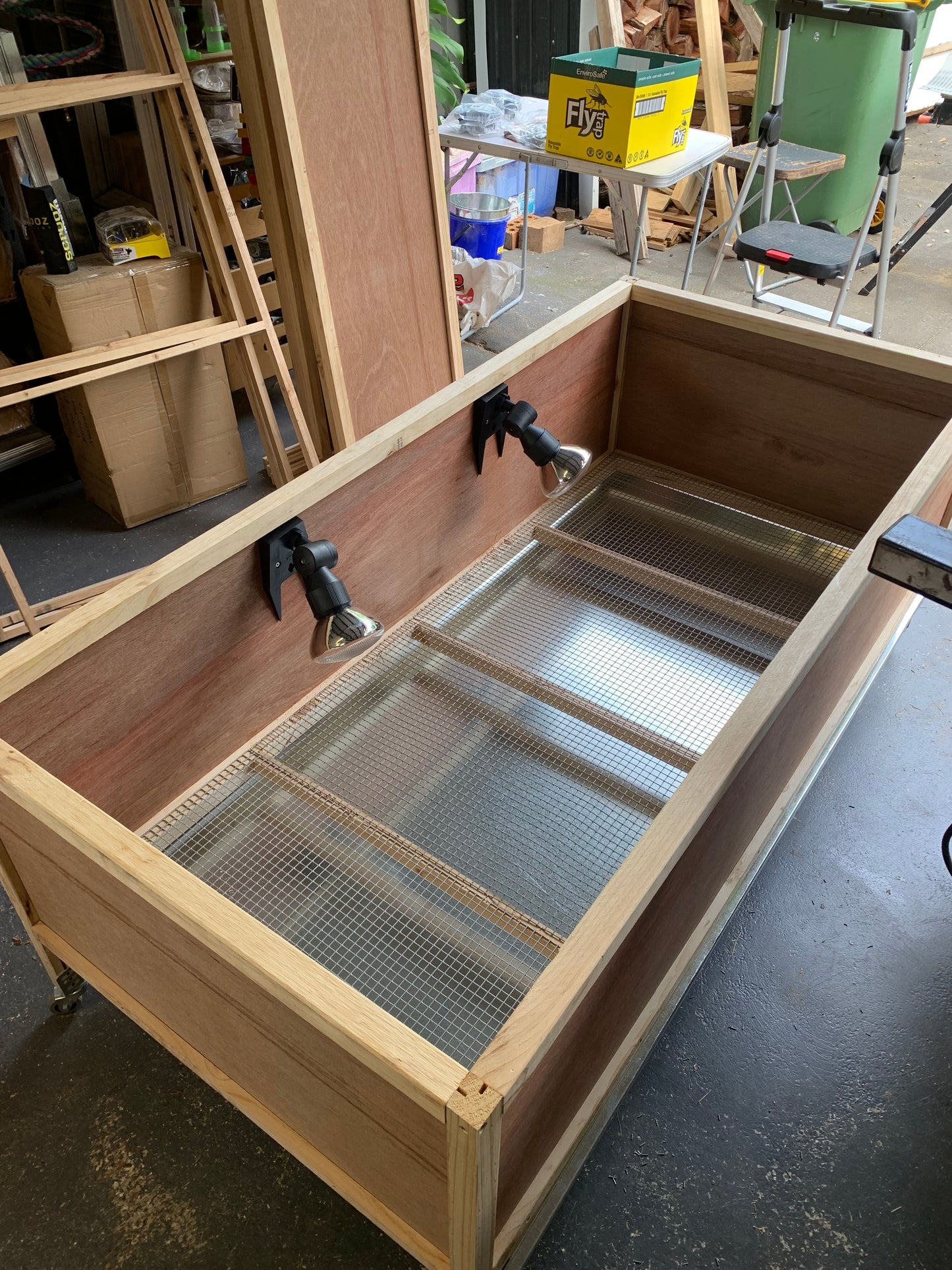 Brooder large