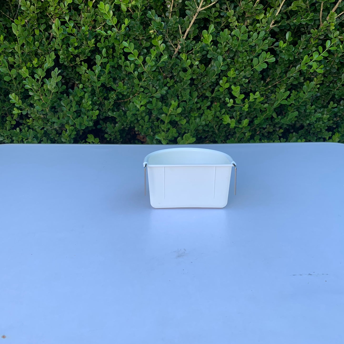 D-Feeder Plastic Large with Metal Hooks