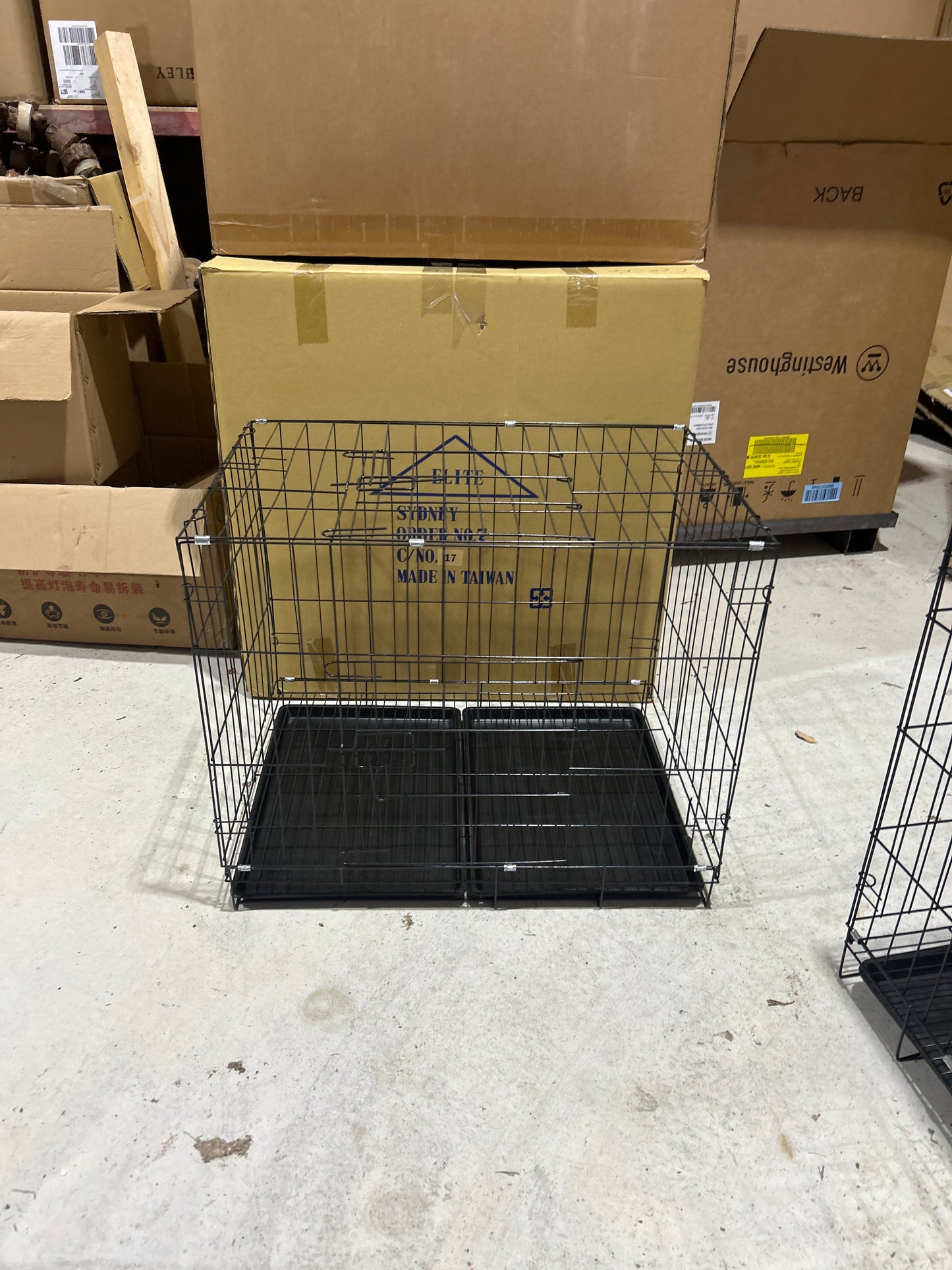 Pet Crate With Tray Clearance