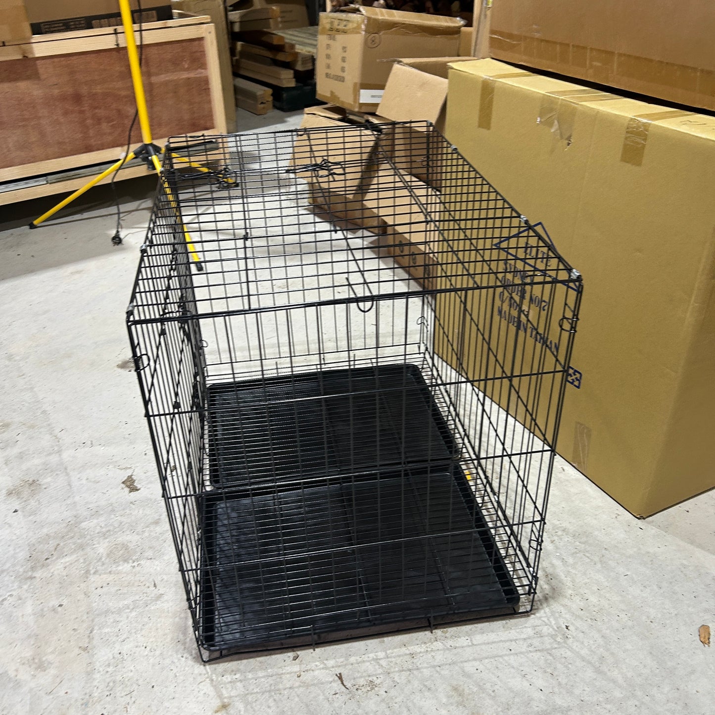 Pet Crate With Tray Clearance