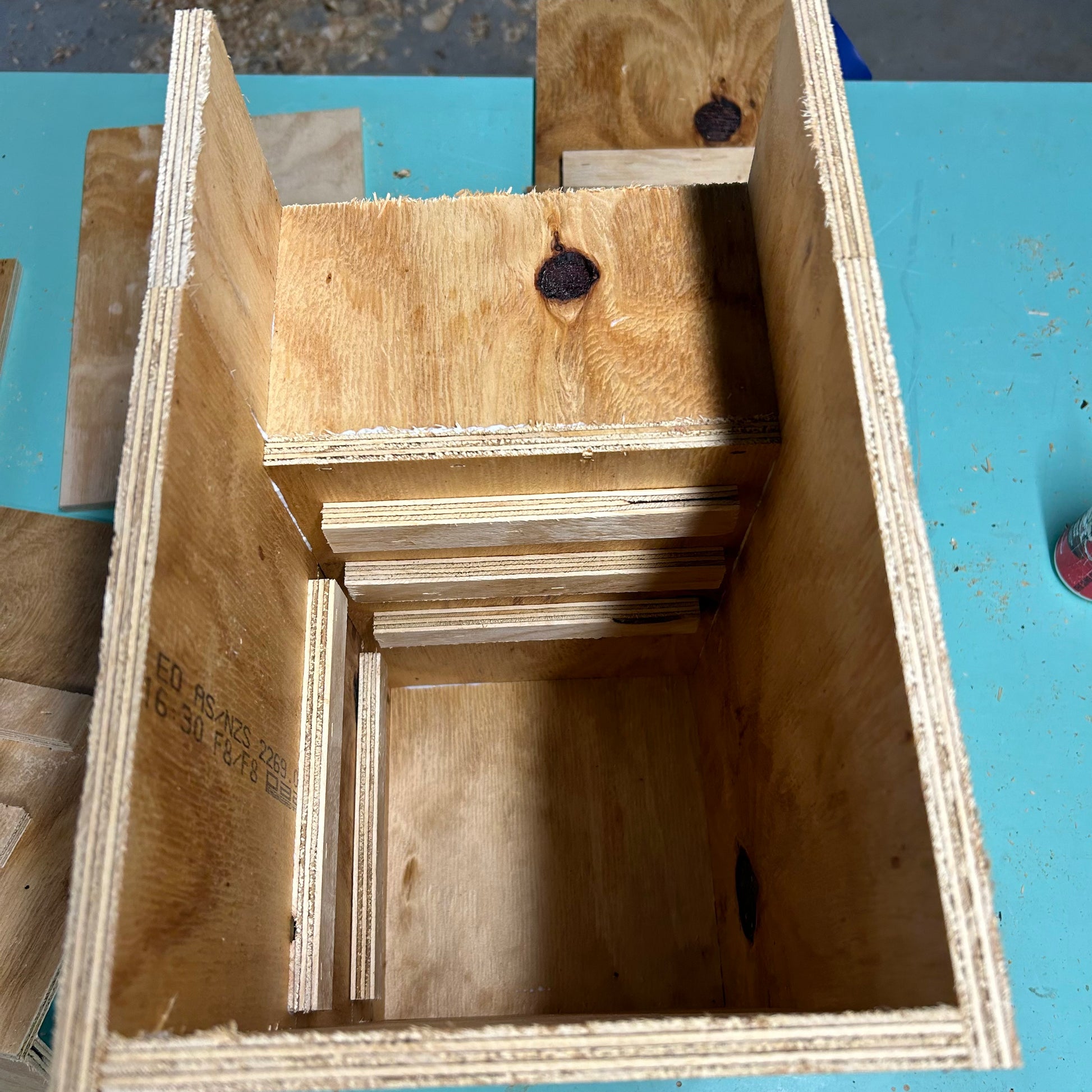 Quaker Container Box Quaker Parrot nest box medium – MrBirdBox