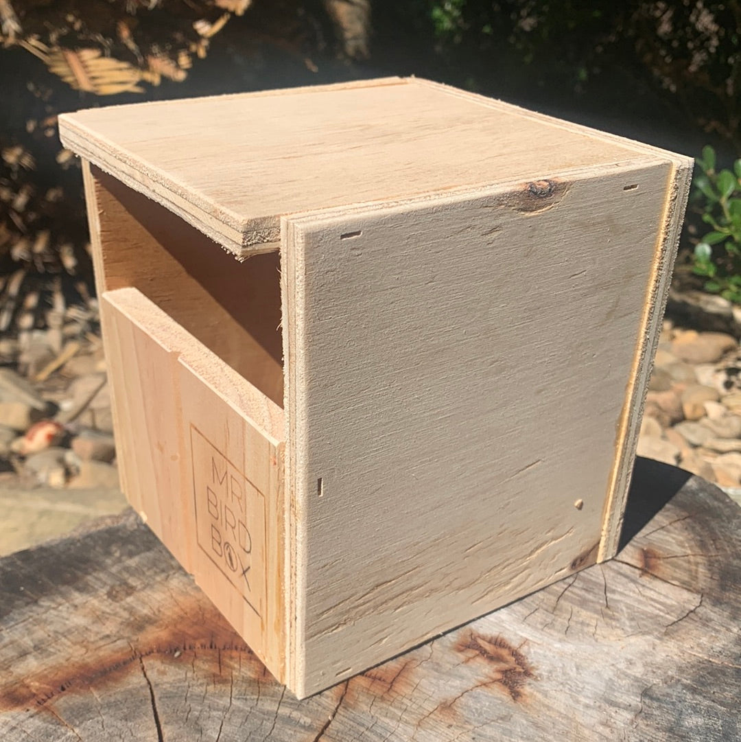 Finch nest box open front