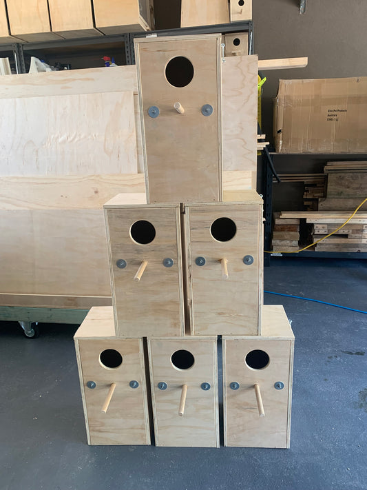 Parrot nest box medium - cage mount