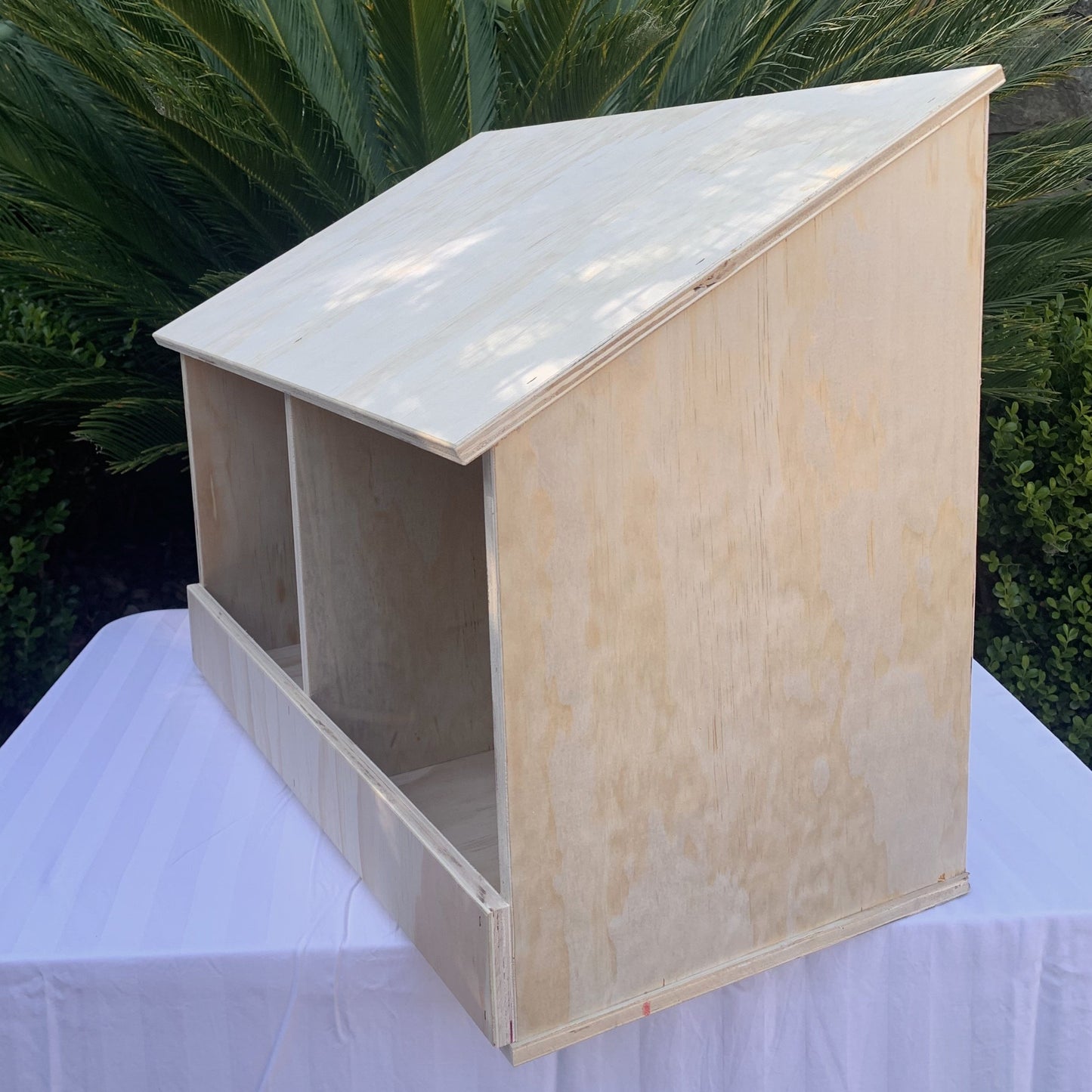 Chicken nest box